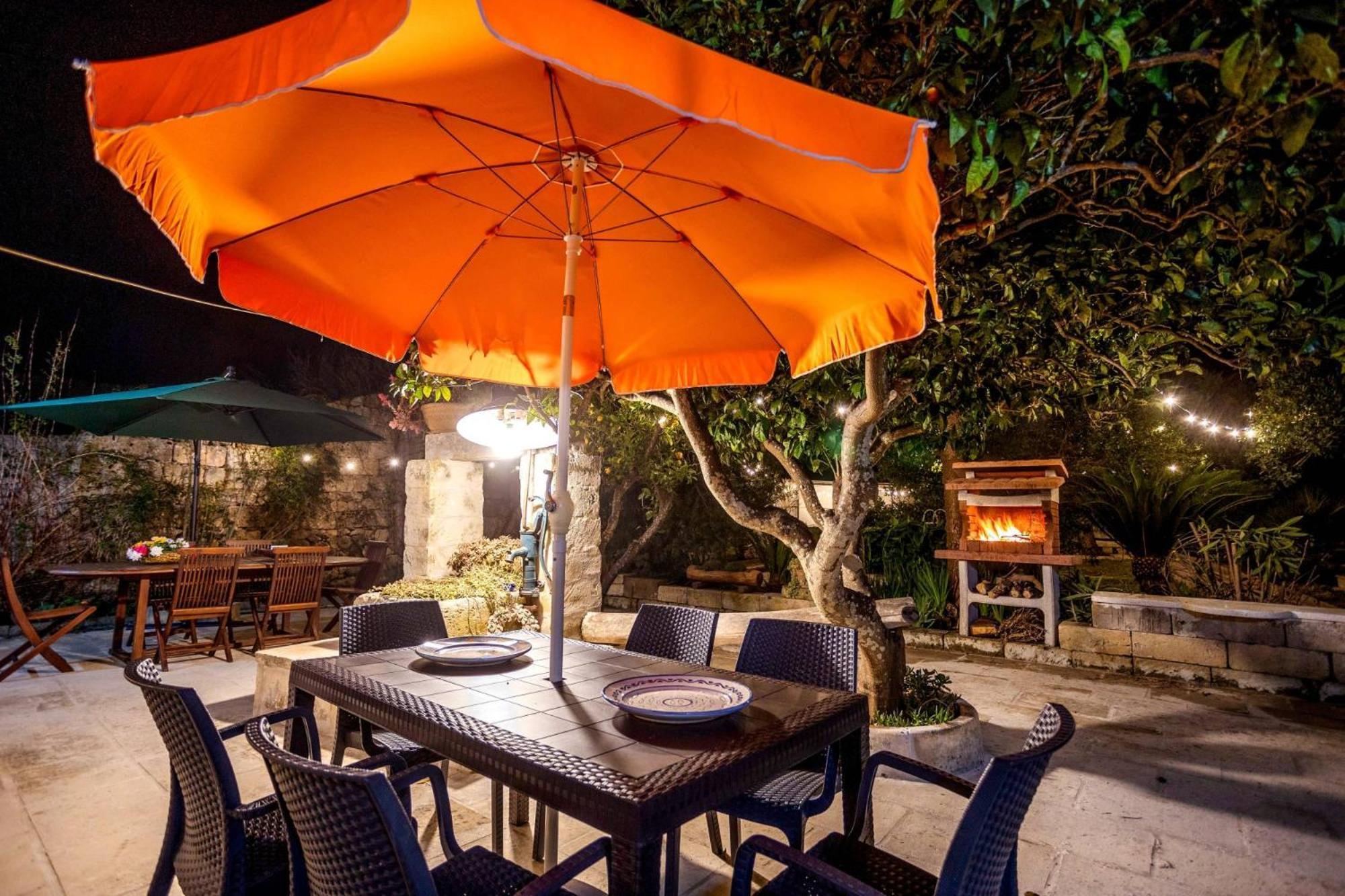 Villa Blue Tulip - Luxury Big House With Garden & Pool Casamassella Exterior foto